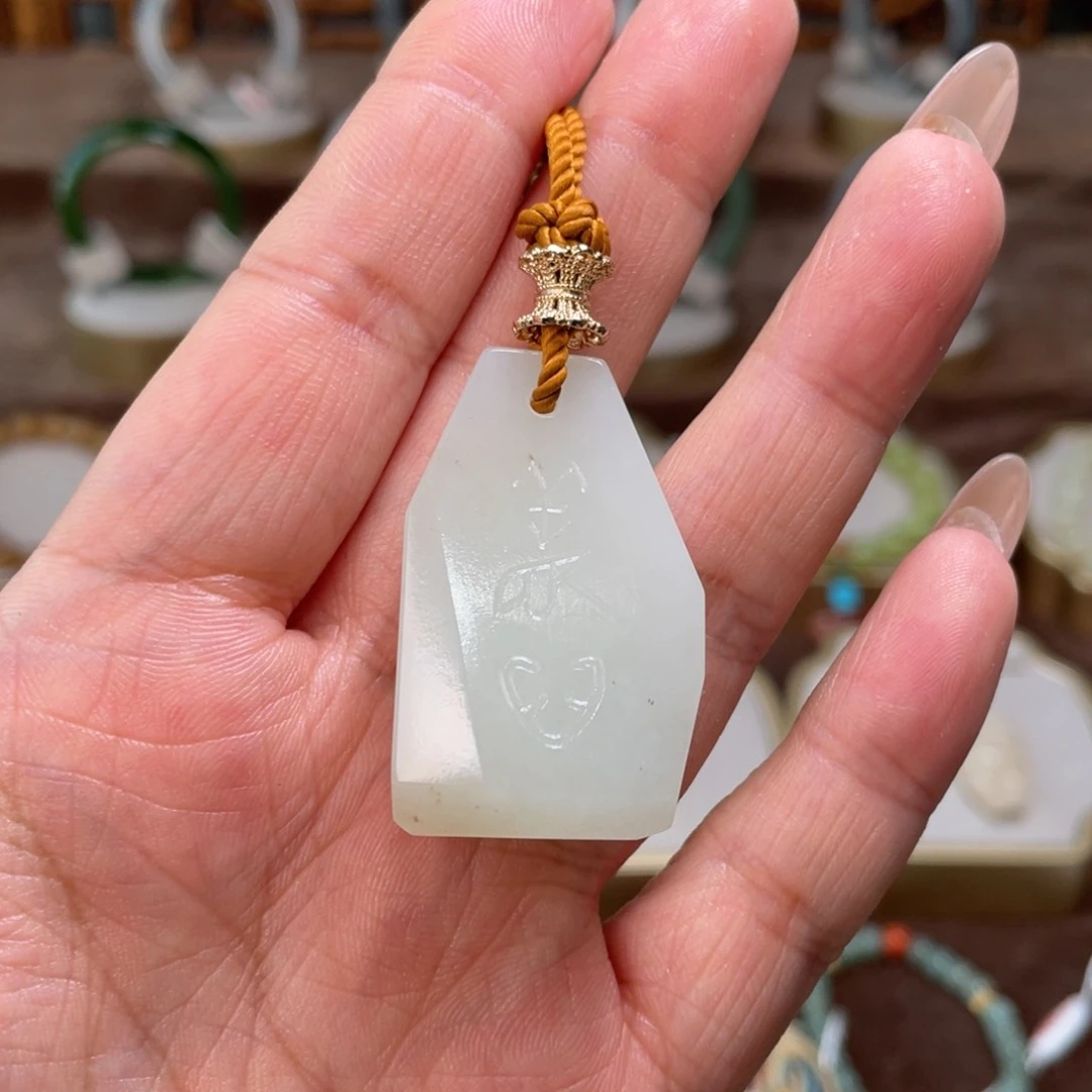 和田玉颈饰未镶嵌