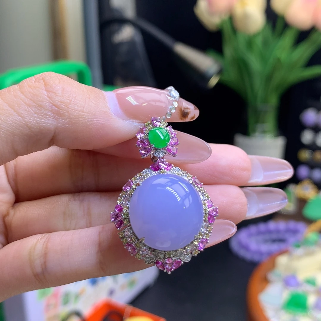 翡翠18K金镶嵌颈饰