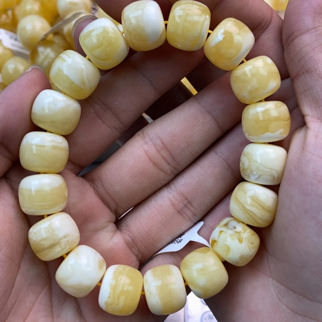 未镶嵌琥珀珠宝奇石1