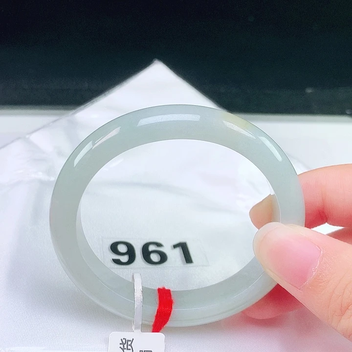 翡翠未镶嵌手镯（贵妃镯）翡翠