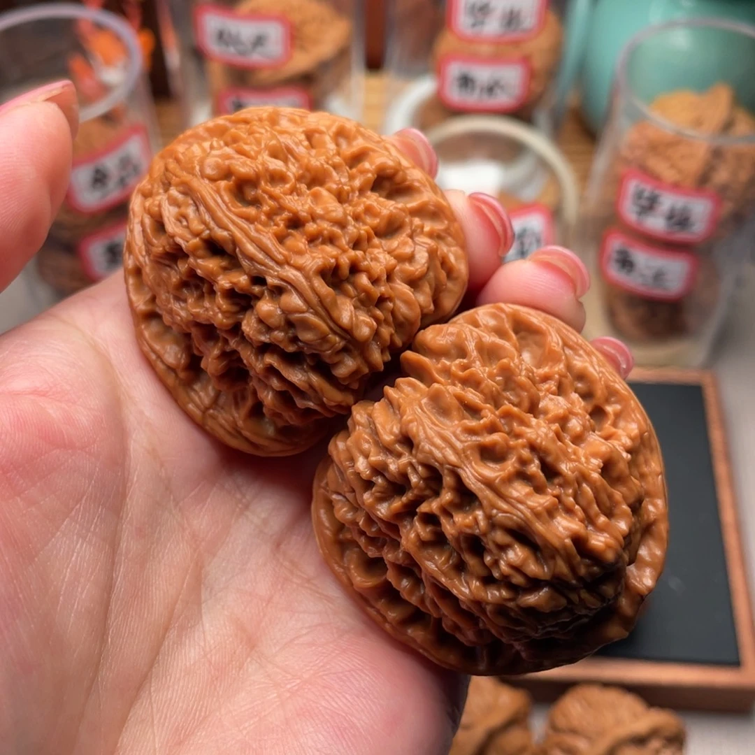 把件桃核52.6克全品红皮正三角疆44