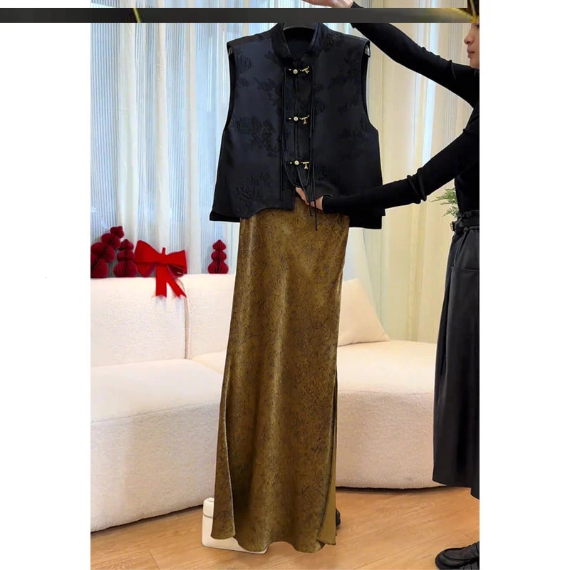 新中式轻国风盘扣马甲女春秋小个子套装欧货浮朵雕花马夹背心外搭