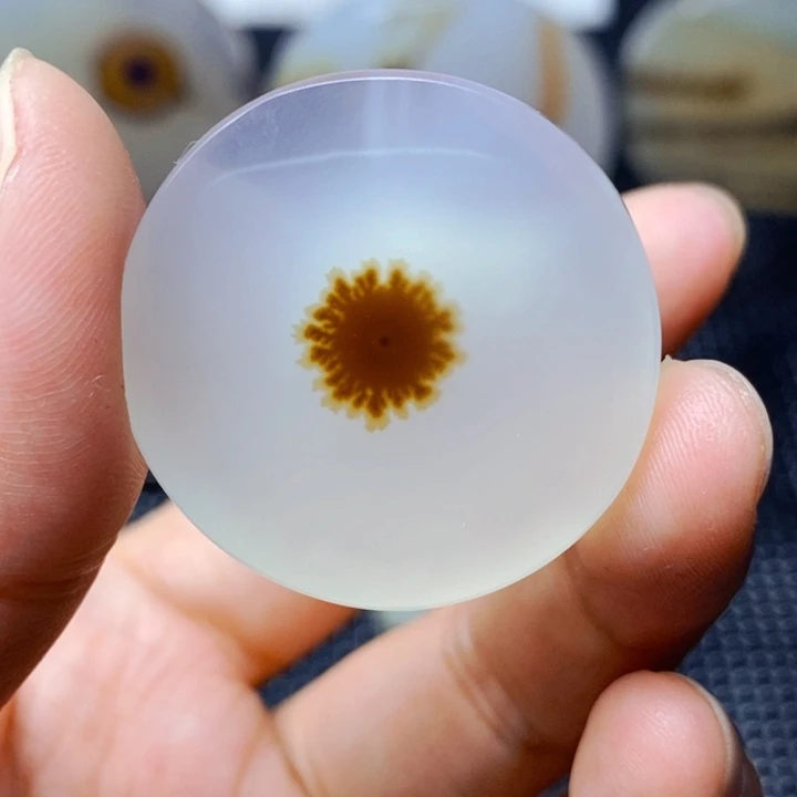 知***玉未镶嵌玛瑙/玉髓珠宝奇石