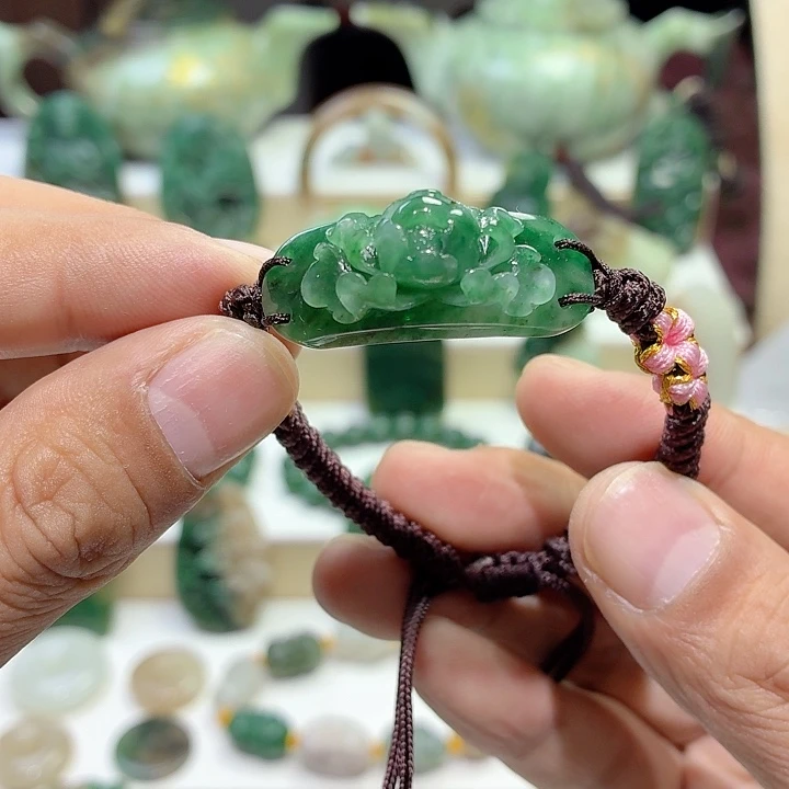 独山玉未镶嵌手绳手牌花