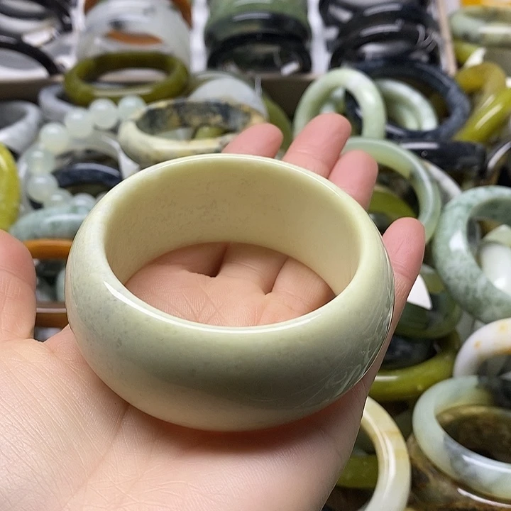 蛇纹石玉未镶嵌手镯