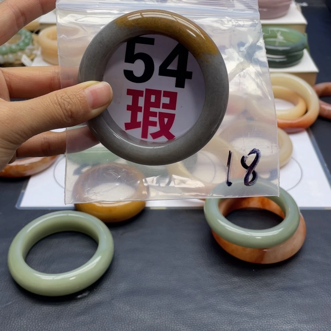 未镶嵌手镯石英质玉