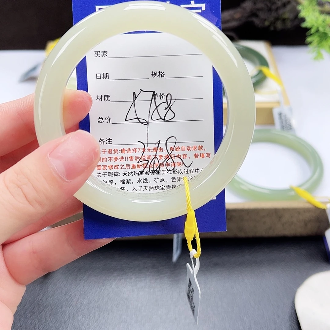 和田玉手镯未镶嵌