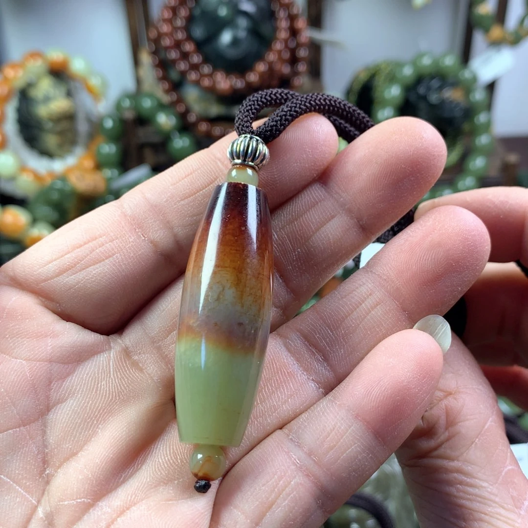透闪石质玉挂件未镶嵌