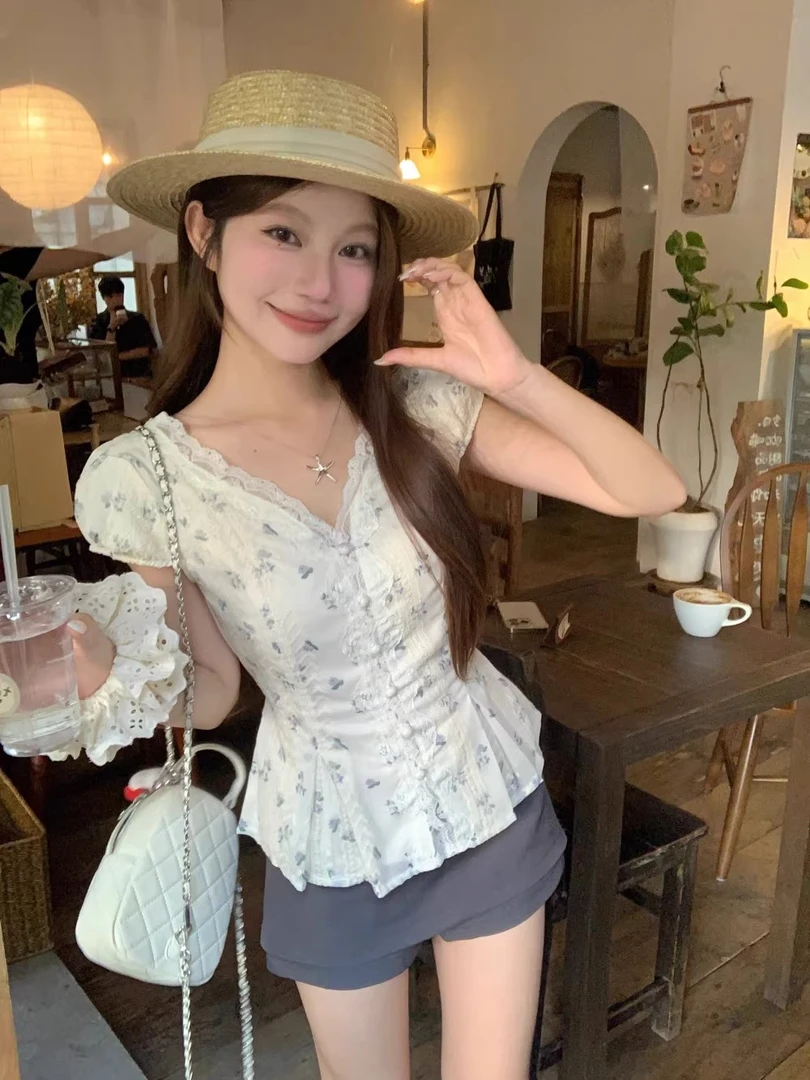 法式蕾丝花边V领短袖碎花衬衫女夏2025新款绑带修身显瘦纯欲上衣