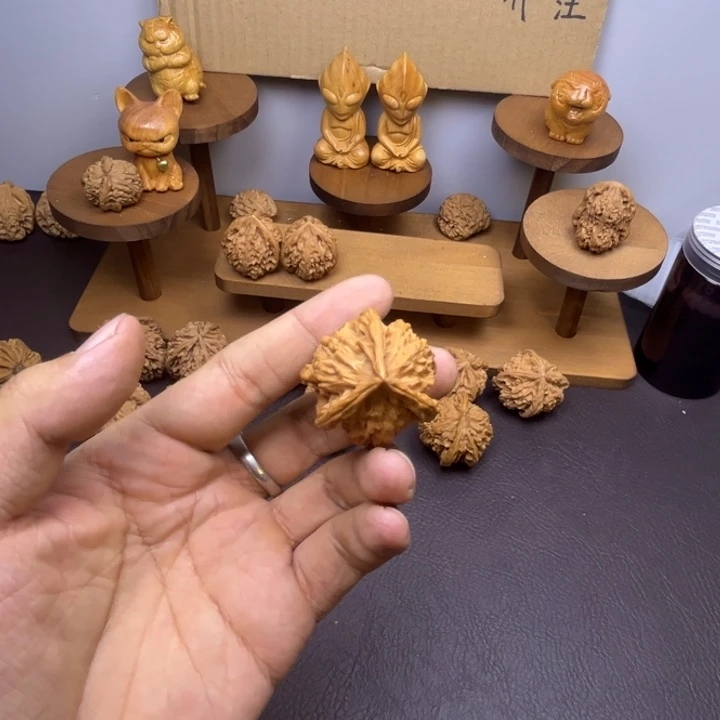 用***5桃核吊坠盘山三棱