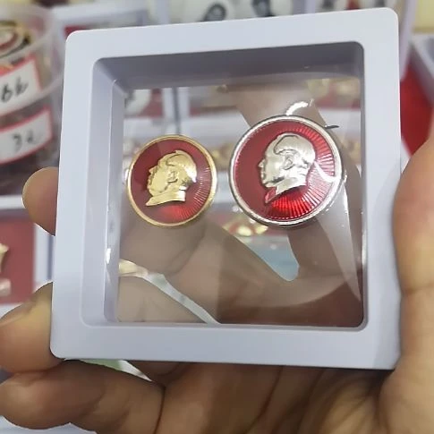 合金红藏纪念章一对