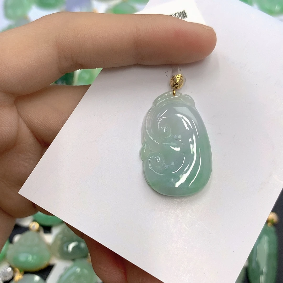 翡翠18K金镶嵌颈饰翡翠