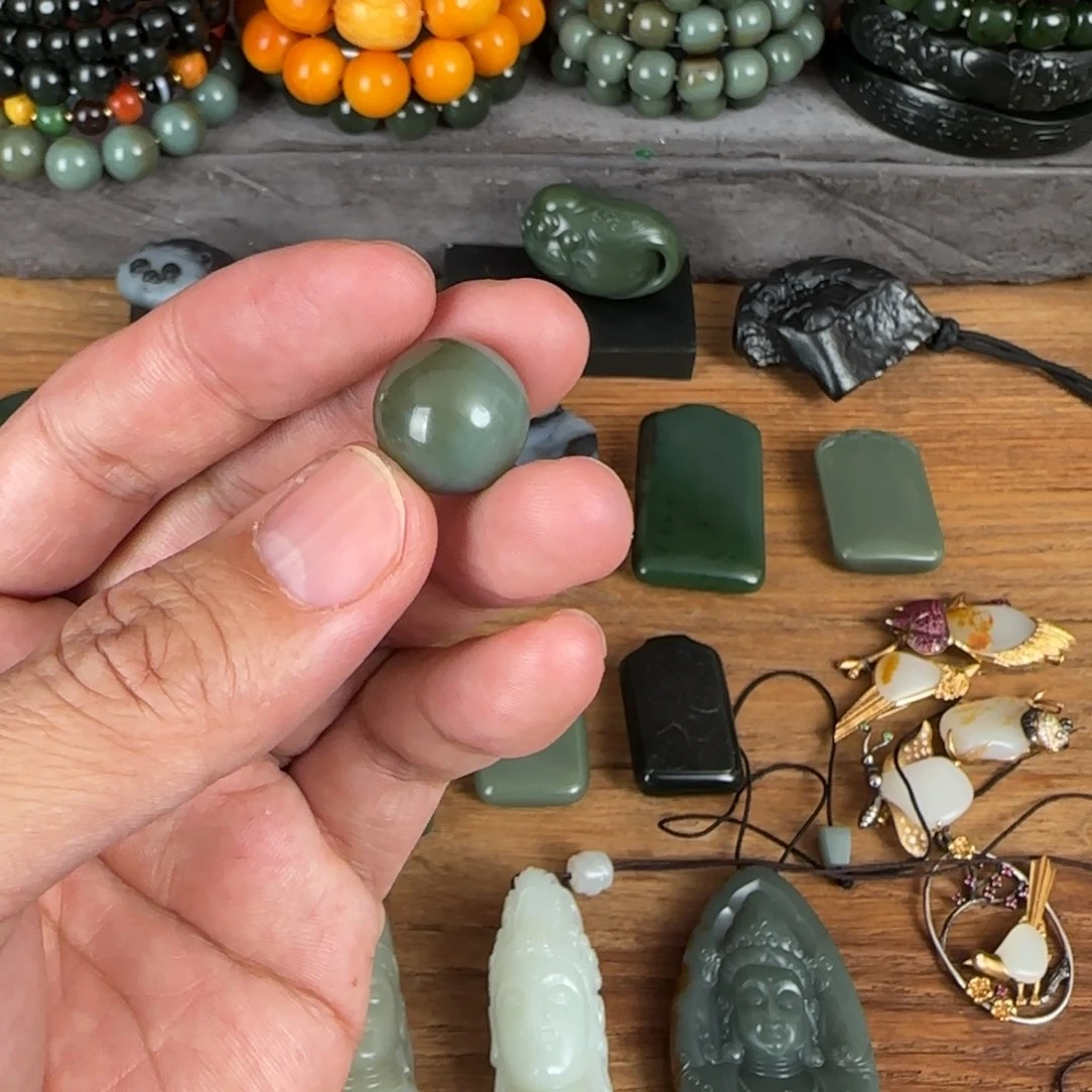 和田玉珠子未镶嵌靑*