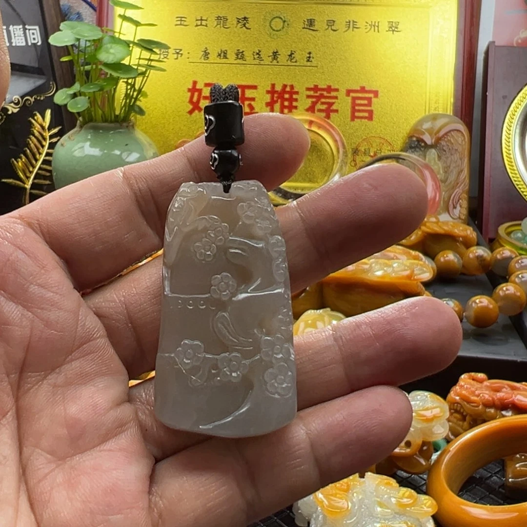 颈饰未镶嵌石英质玉
