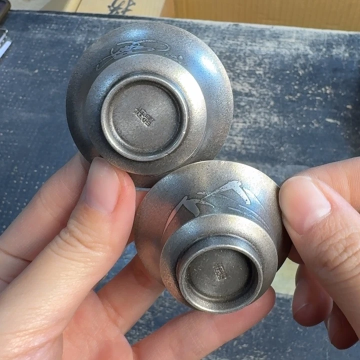 瓷片哈哈哈哈，有划痕