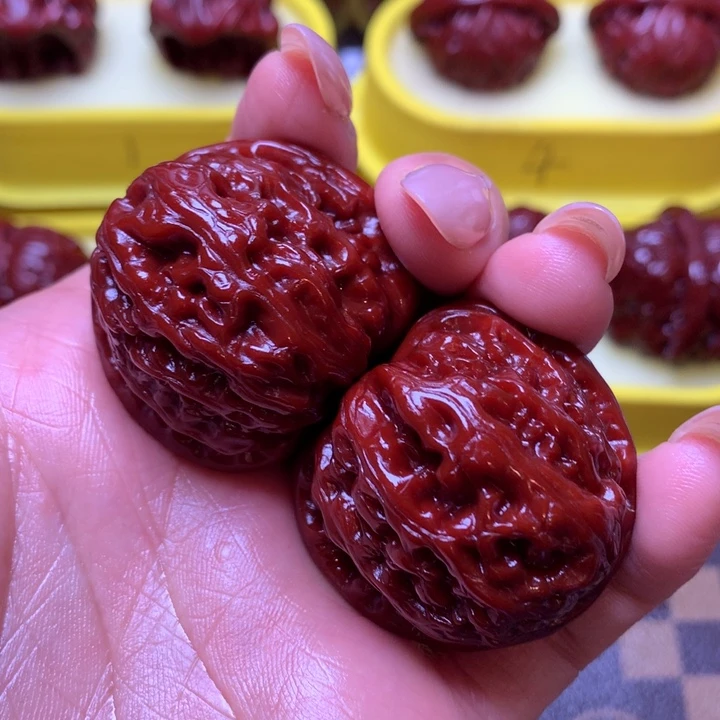 文玩核桃吊坠白狮子38