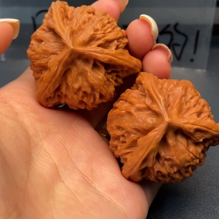 俺***样文玩核桃吊坠白狮子