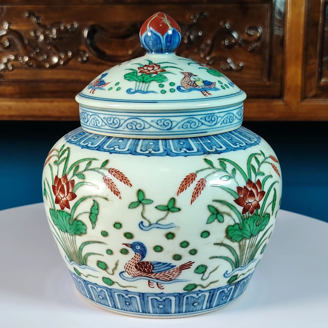 仿大明成化年制，全手工手绘青花斗彩鸳鸯戏水盖罐！