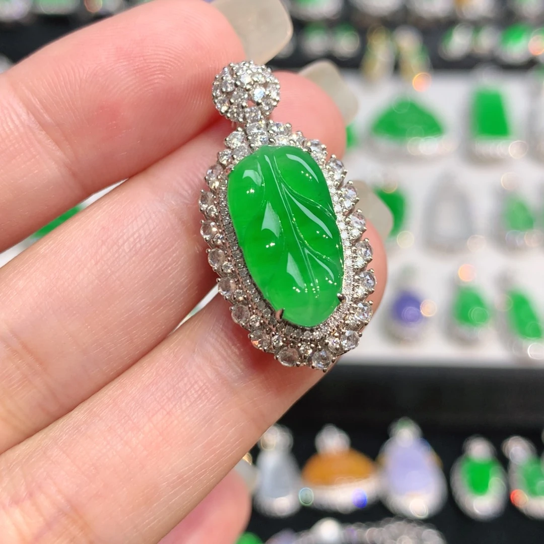 翡翠18K金镶嵌颈饰