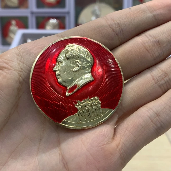 其他普通金属涛*红色纪念章 多人物