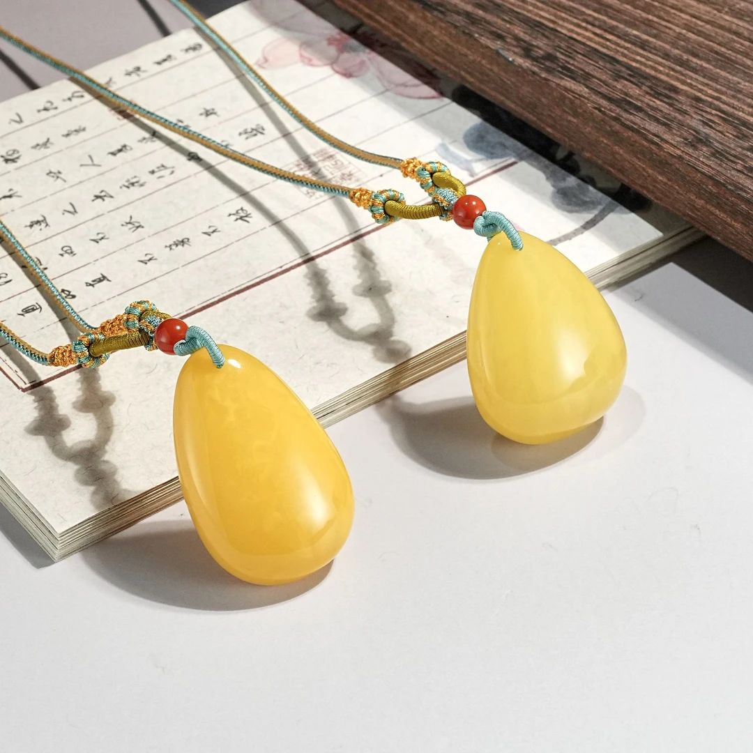 天然蜜蜡水滴形吊坠 多样性发一 YC0140321