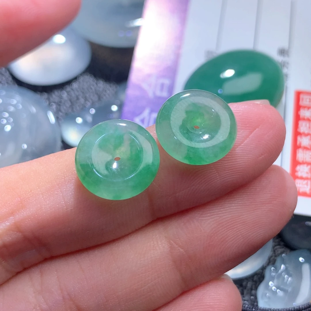 翡翠未镶嵌颈饰缅甸