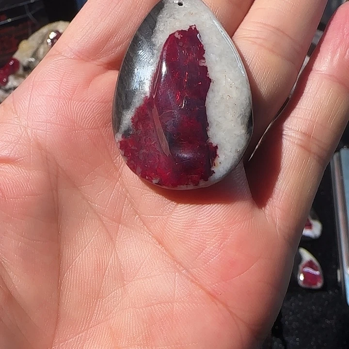 天然辰砂贵州万山天然大晶体朱砂吊坠正品