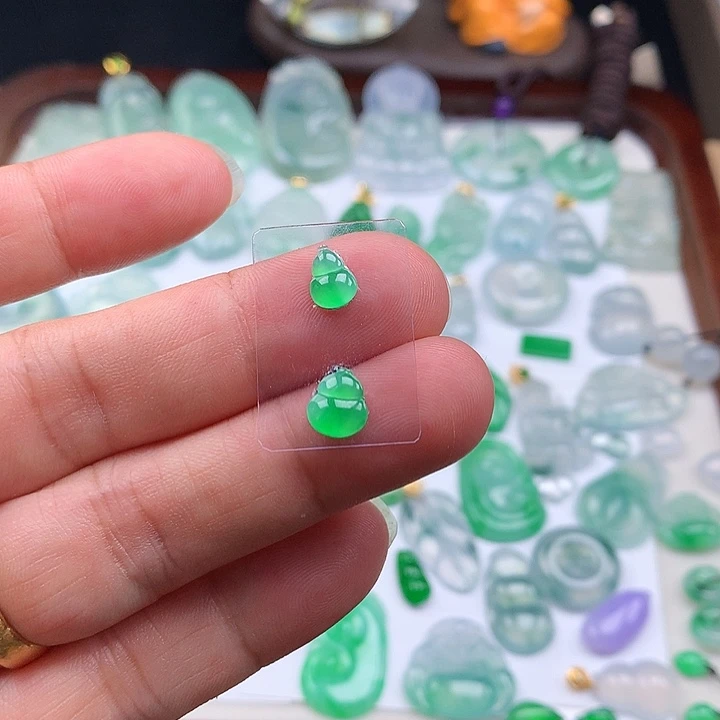 颈饰未镶嵌翡翠天然缅甸a货翡翠阳绿葫芦