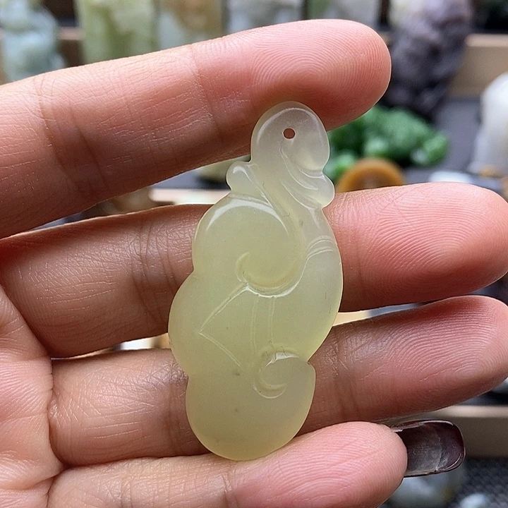 颈饰未镶嵌和田玉（糖玉）