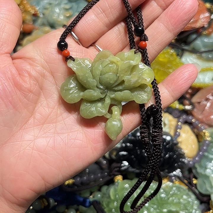 未镶嵌岫玉吊坠(赠链)