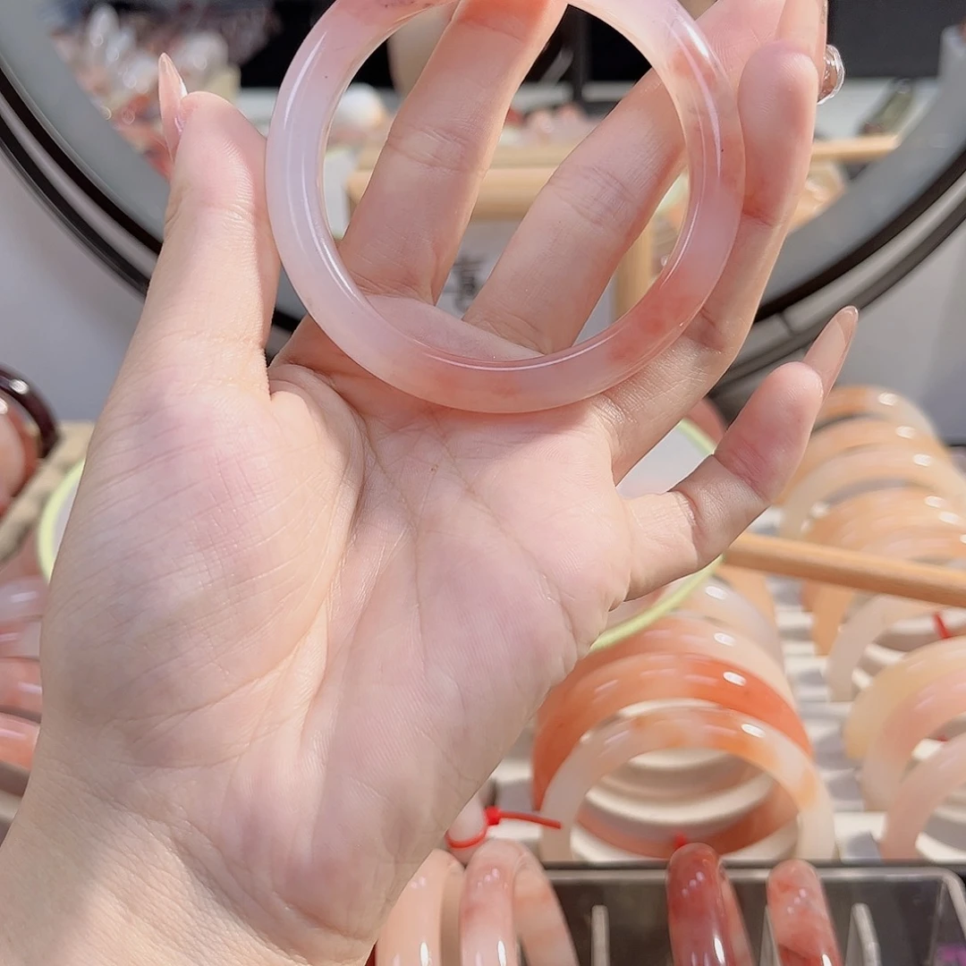 石英质玉手镯未镶嵌小***?