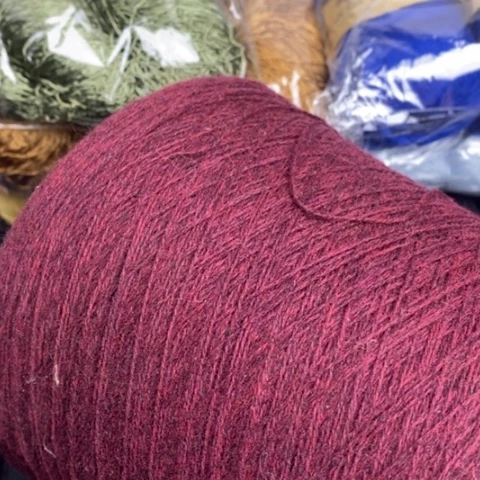 山羊毛1.7斤红黑色