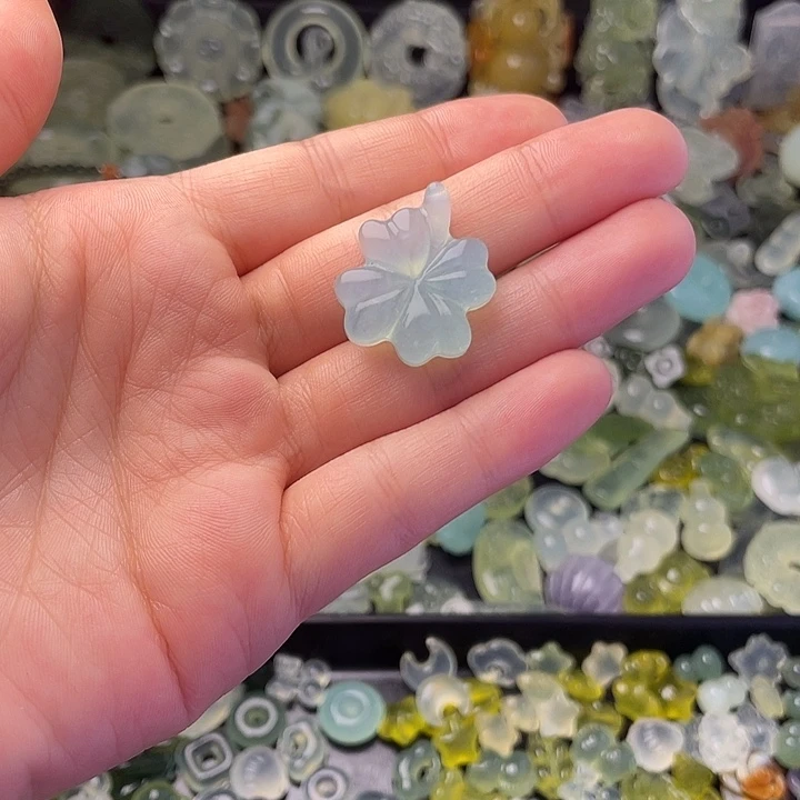 蛇纹石玉合金颈饰四叶草