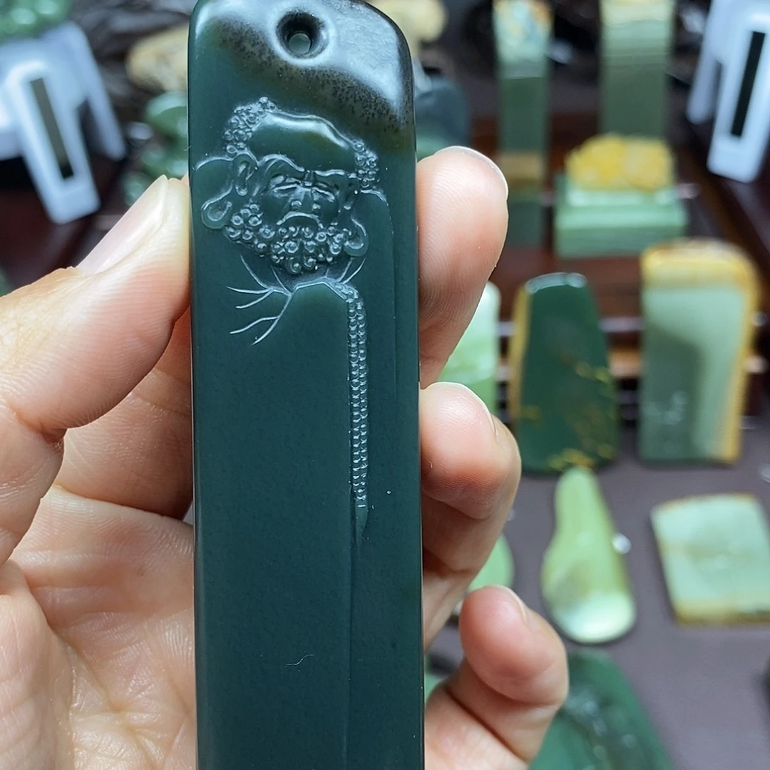 祁***圣岫岩河磨玉（透闪石质玉）未镶嵌颈饰