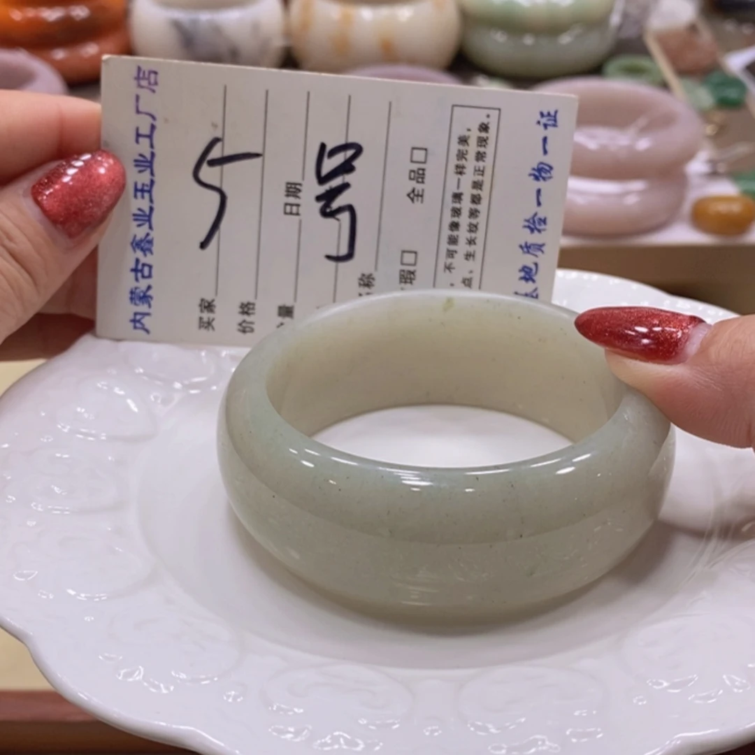 【闪购商品】未镶嵌手镯石英质玉