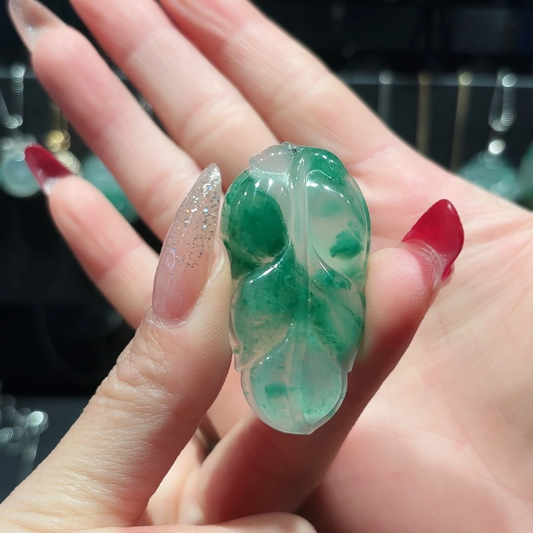 石英质玉（非洲翠）未镶嵌颈饰