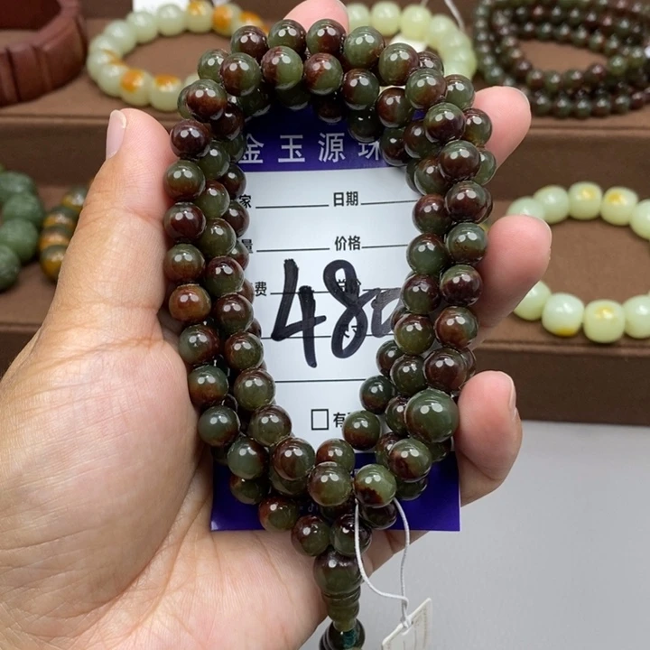 石***头透闪石质玉未镶嵌颈饰