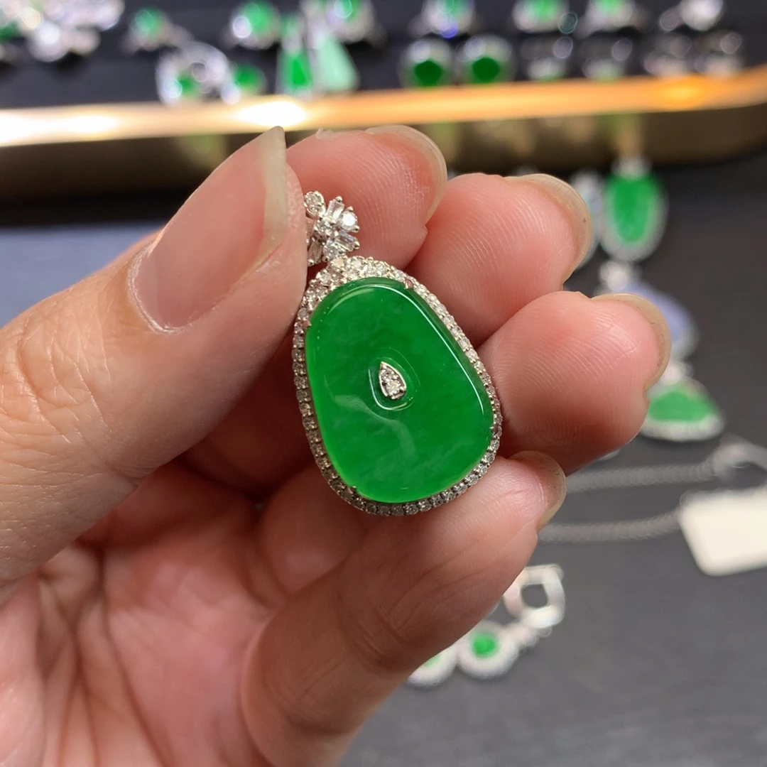 翡翠吊坠(不含链)18K金镶嵌