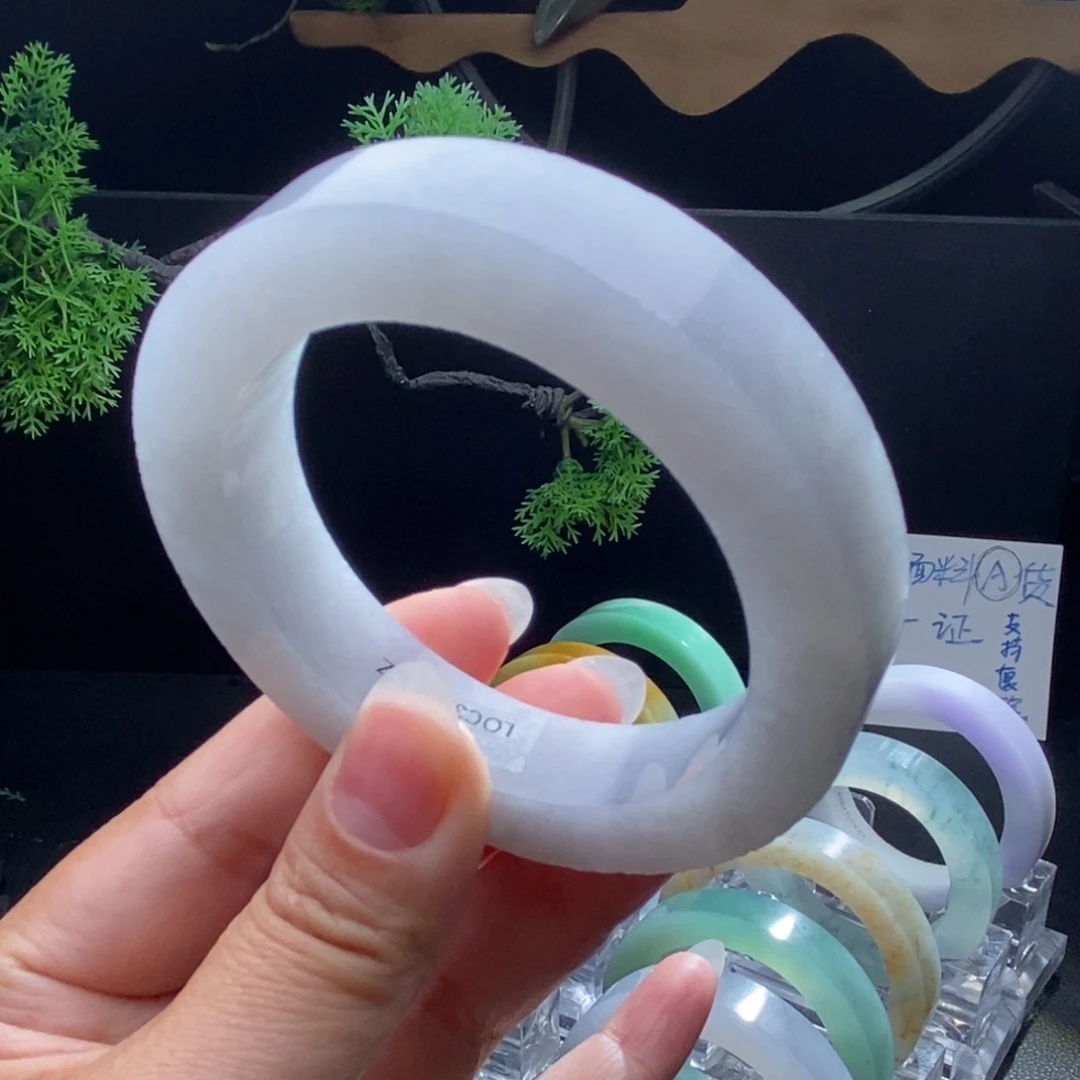 定制翡翠未镶嵌翡翠手镯