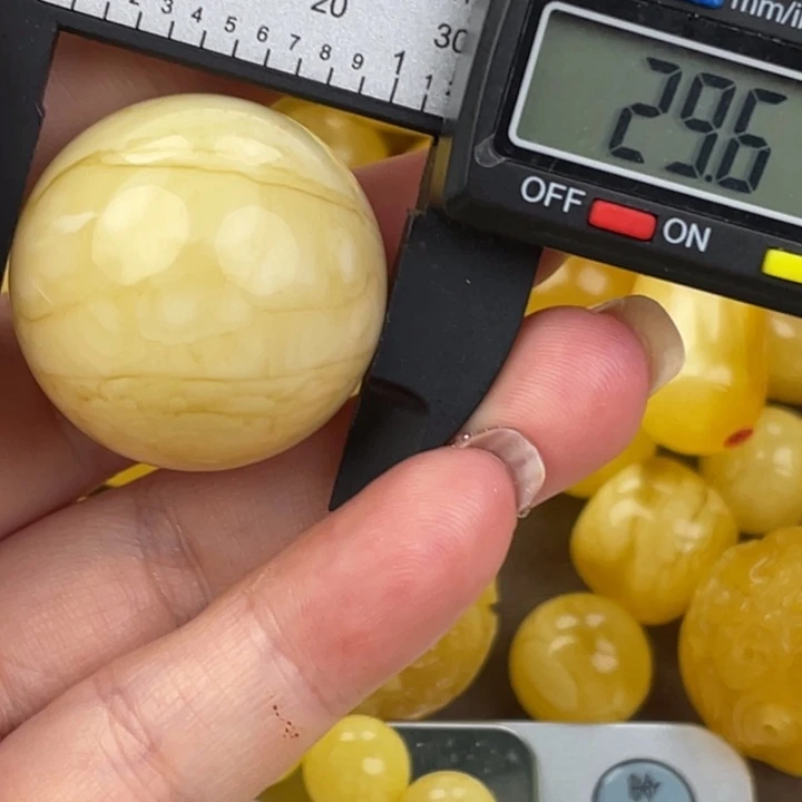 琥珀未镶嵌裸石1699