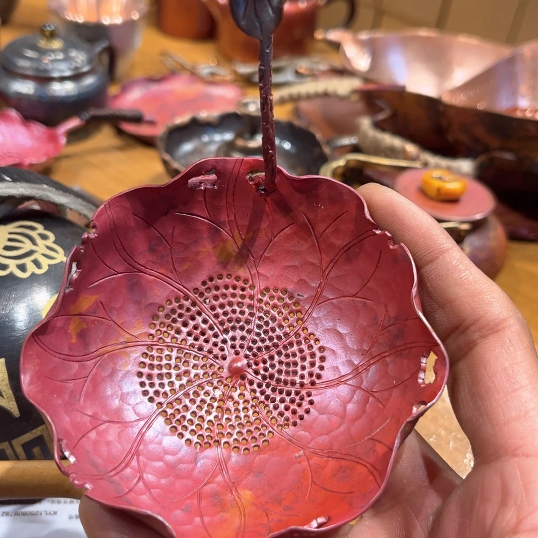 淬火色荷叶茶漏手工锻打工艺