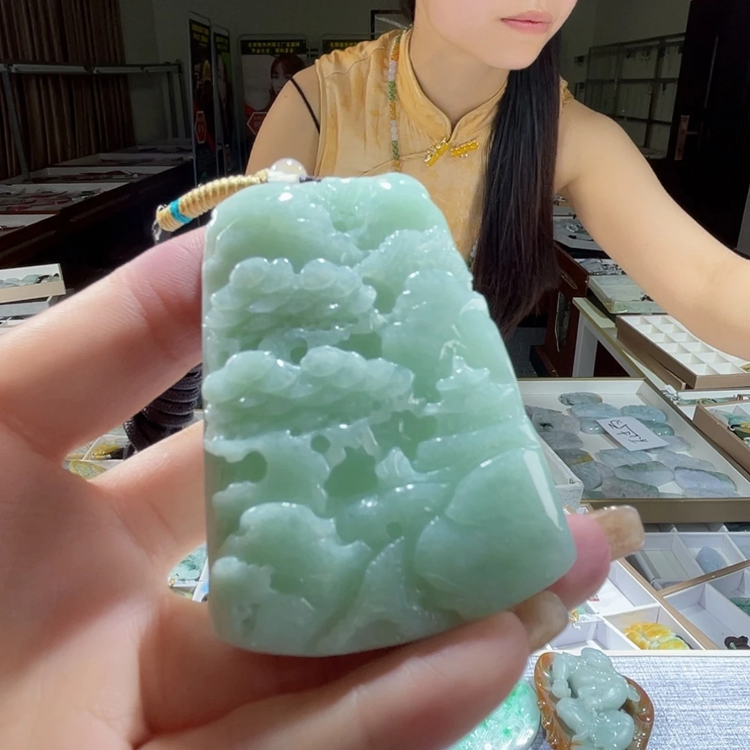 翡翠未镶嵌颈饰一