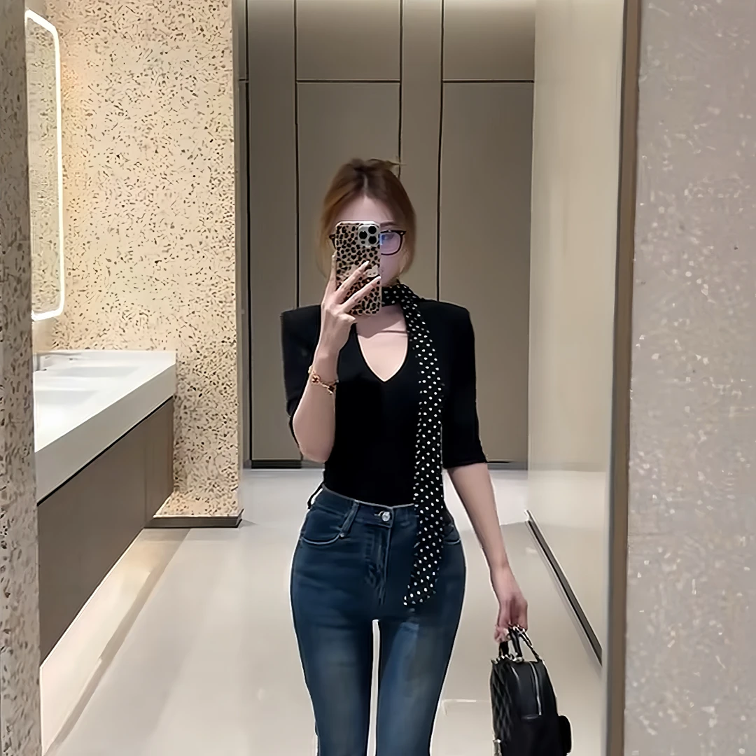 高级V领垫肩短袖T恤基础款修身内搭弹力性感打底衫上衣2025春夏