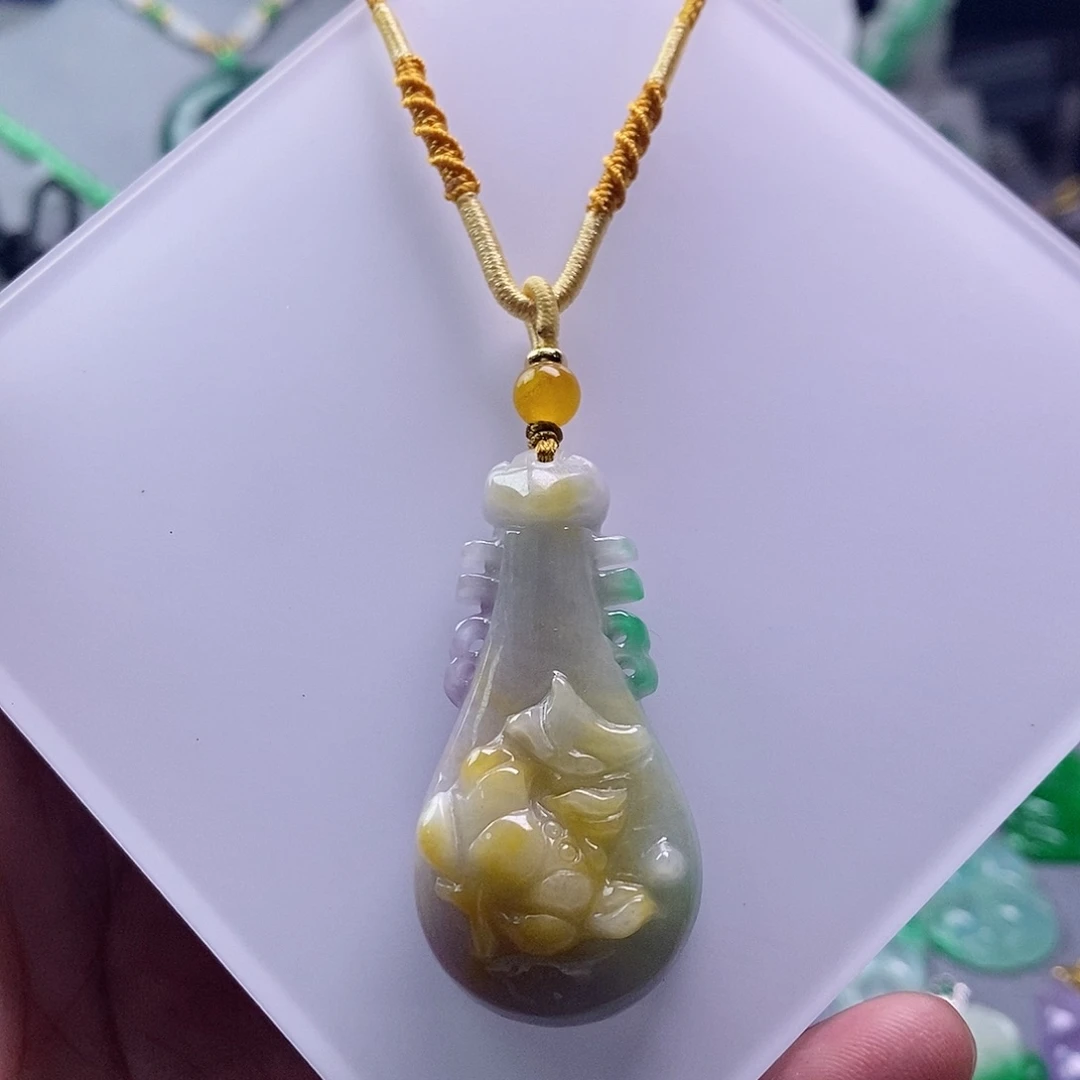 翡翠未镶嵌吊坠(赠链)
