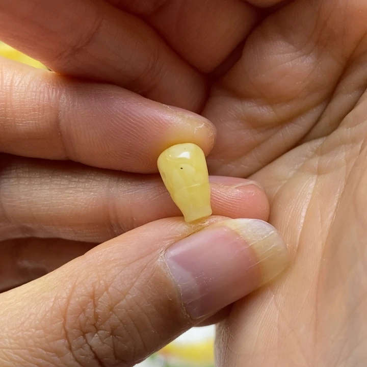 蜜蜡未镶嵌裸石尺寸7，微杂