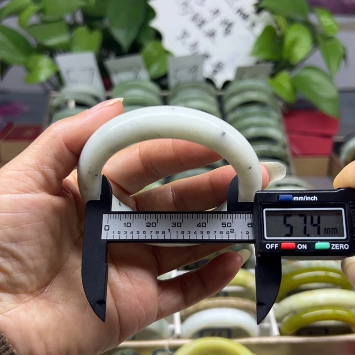 蛇纹石玉未镶嵌手镯75