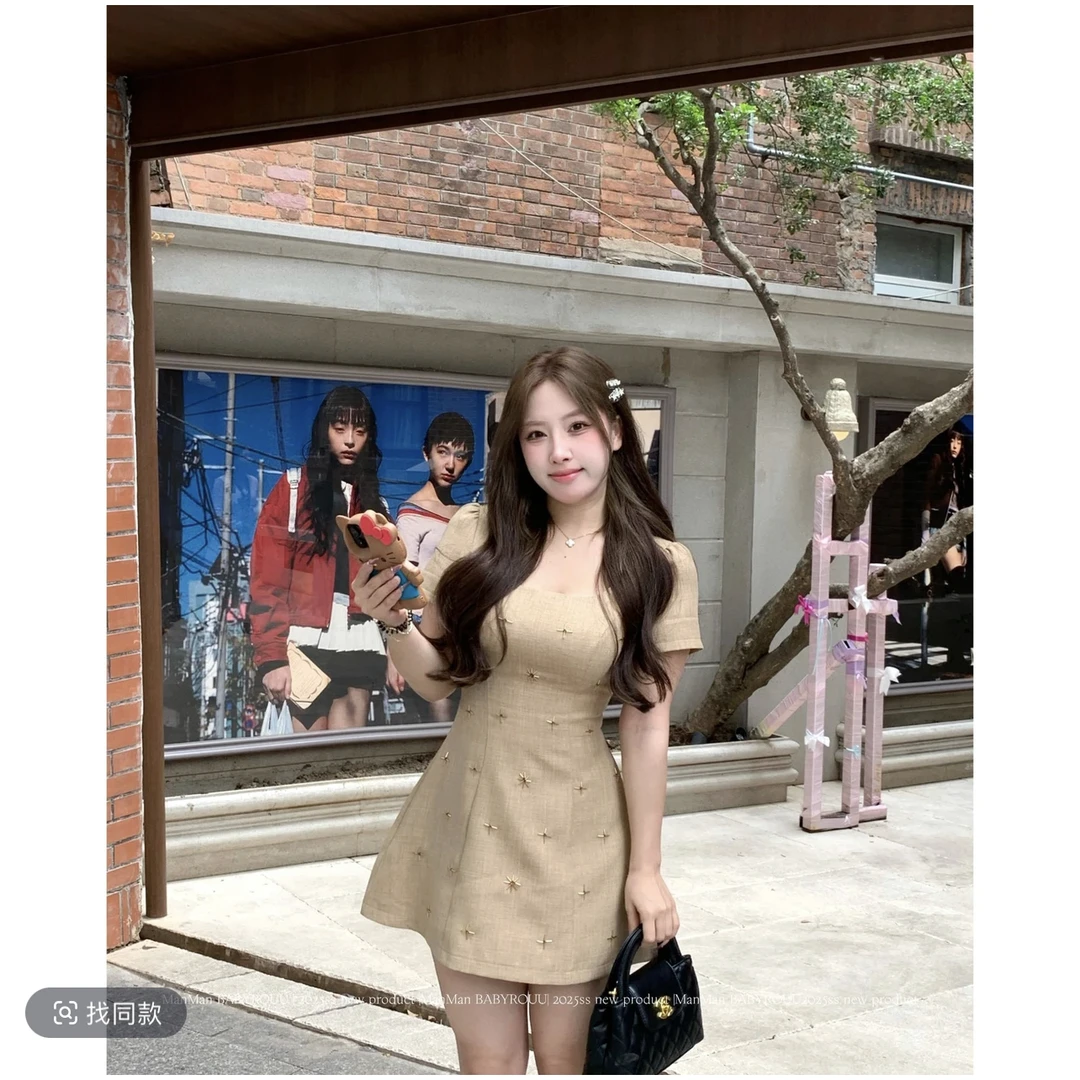 蔓蔓松茶可可春日新款钉珠显瘦气质修身名媛挂脖连衣裙