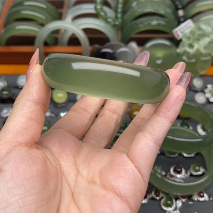 蛇纹石玉手镯未镶嵌扬*