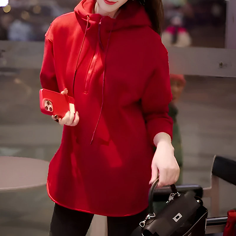 过年新年衣服女冬季休闲宽松连帽卫衣时尚百搭中长款内搭打底衫