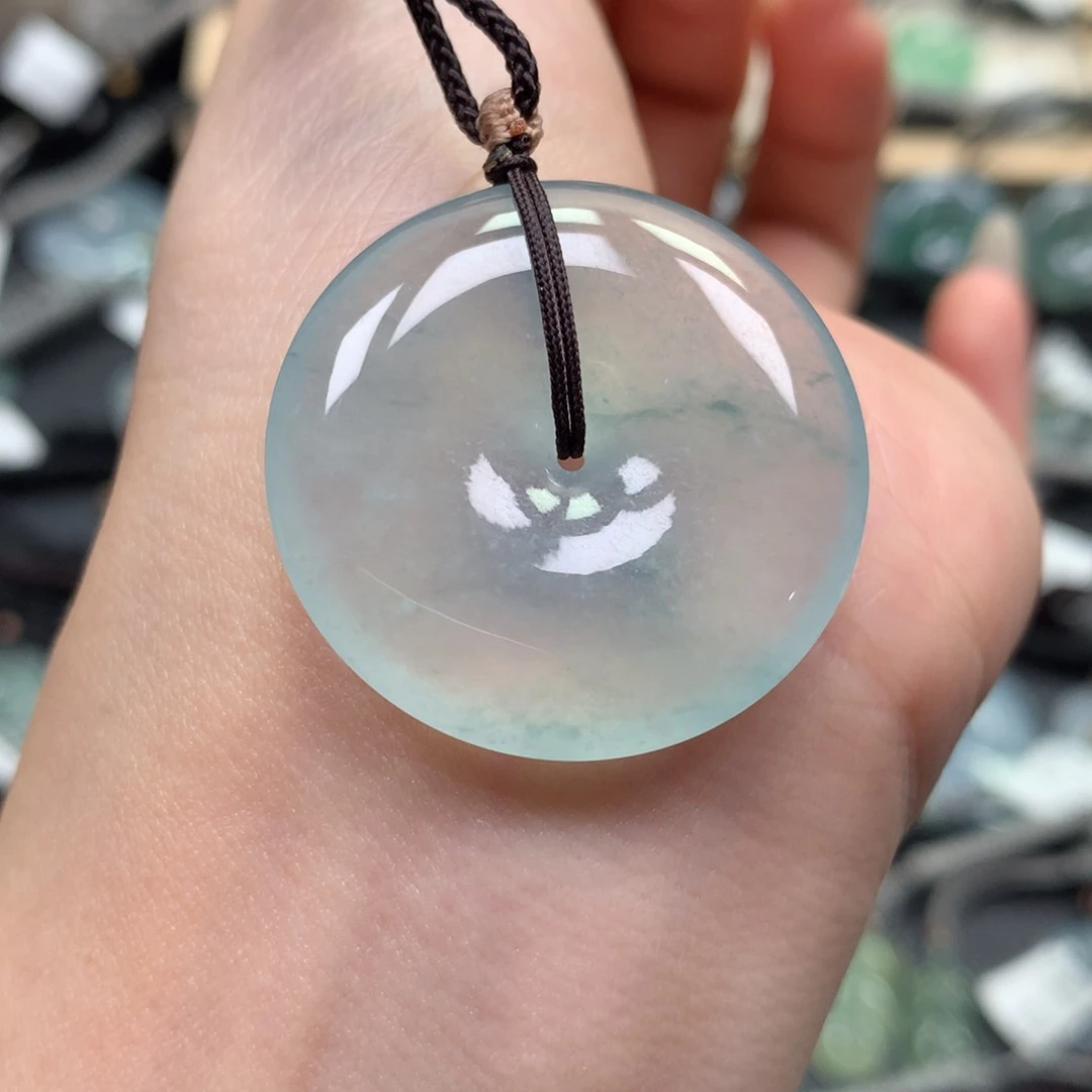 翡翠颈饰未镶嵌扣子